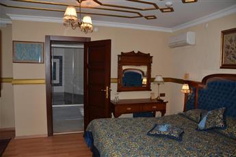 Aruna Hotel