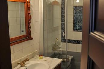 Aruna Hotel