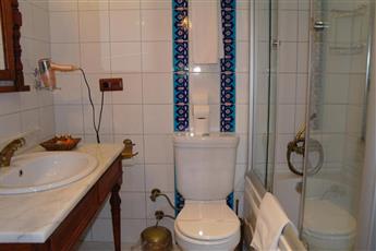 Aruna Hotel