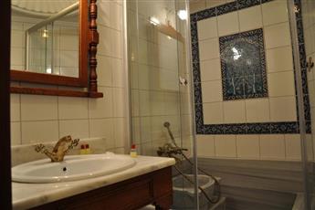 Aruna Hotel