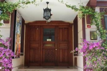 Aruna Hotel