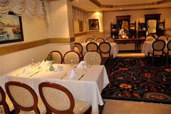 Aruna Hotel