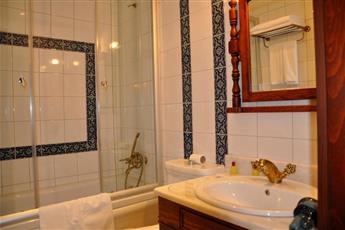 Aruna Hotel