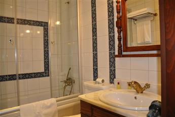 Aruna Hotel
