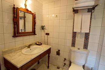 Aruna Hotel