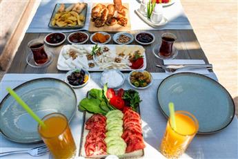 Ata Lagoon Beach Hotel 4*