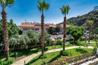Ata Lagoon Beach Hotel 4*