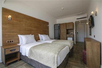 Aurasia Beach Hotel 3*