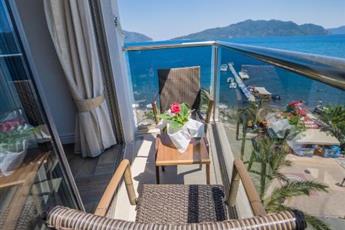 Aurasia Beach Hotel