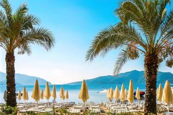 Aurasia Sea Side Hotel 3*