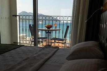 Aurasia Sea Side Hotel 3*