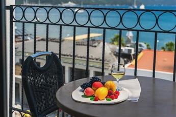 Aurasia Sea Side Hotel 3*