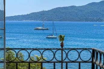 Aurasia Sea Side Hotel 3*