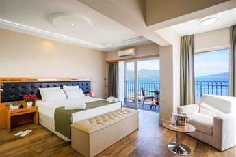 Aurasia Sea Side Hotel 3*