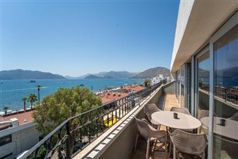 Aurasia Sea Side Hotel 3*