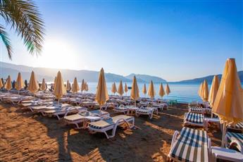 Aurasia Sea Side Hotel