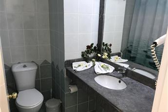 Aymes Hotel