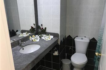 Aymes Hotel