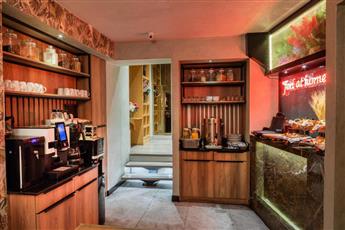 Ayramin Deluxe Hotel