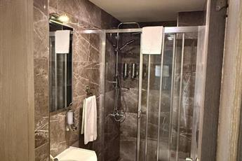 Ayramin Deluxe Hotel