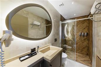 Ayramin Deluxe Hotel