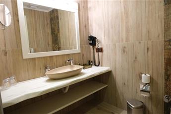 Azka Hotel