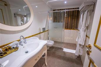 Azka Hotel