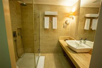 Azka Hotel