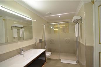 Azka Hotel