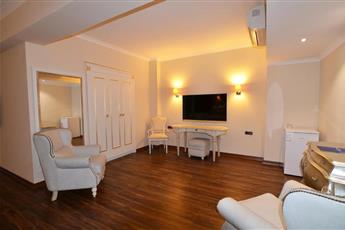 Azka Hotel