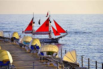 Azura Deluxe Resort & Spa 5*