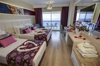 Azura Deluxe Resort & Spa