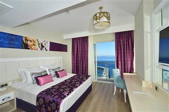 Azura Deluxe Resort & Spa