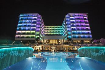 Azura Deluxe Resort & Spa