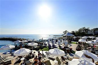 Azura Deluxe Resort & Spa