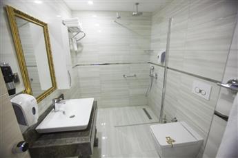 Azura Deluxe Resort & Spa
