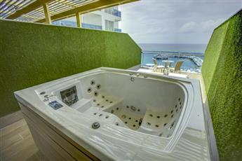 Azura Deluxe Resort & Spa