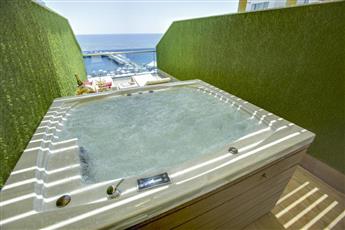 Azura Deluxe Resort & Spa