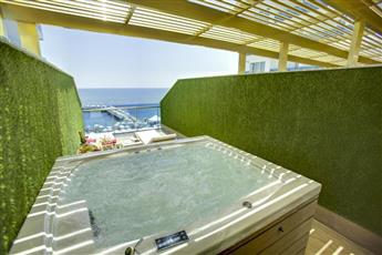 Azura Deluxe Resort & Spa