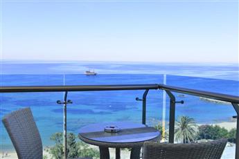 Azura Deluxe Resort & Spa