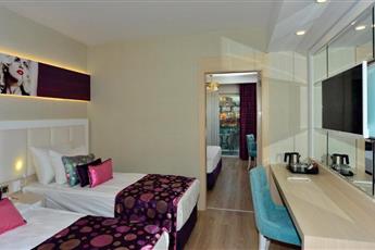Azura Deluxe Resort & Spa