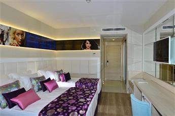 Azura Deluxe Resort & Spa
