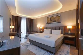 Azura World Hotel