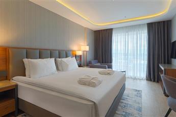 Azura World Hotel