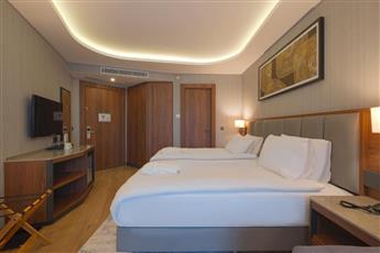 Azura World Hotel