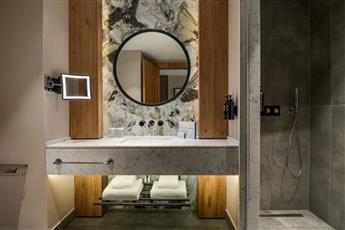 Azura World Hotel