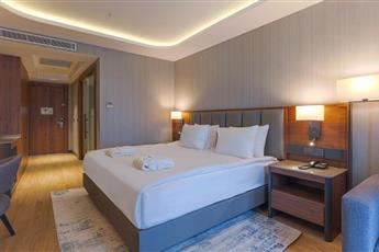 Azura World Hotel