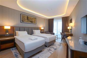 Azura World Hotel
