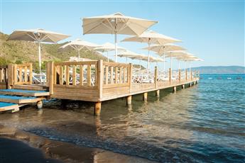 Bellazure Hotel
