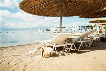 Bellazure Hotel